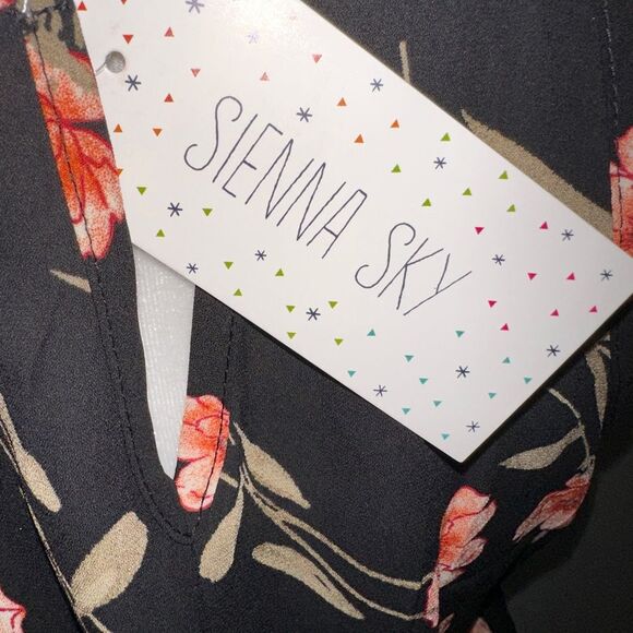 SIENNA SKY BLACK with Flowers. Cinched at Waist Collar Buttons at Back NWT - Picture 7 of 10